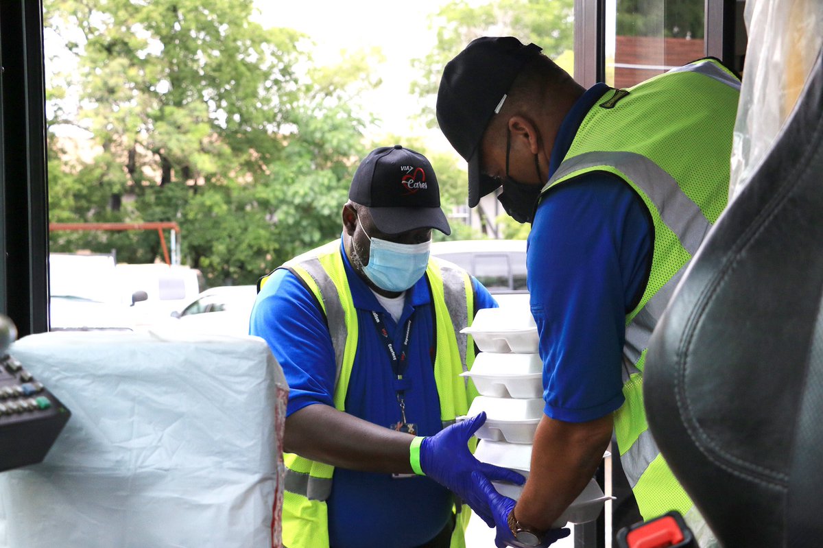 VIA_Transit's tweet photo. Thanks to our VIA operators who volunteered to load and distribute 150 meals for homeless veterans in SA today in honor of those who served and those who sacrificed their lives for freedom. 🇺🇸❤️ #VIAproud #VIAstrong #VIAcares #MemorialDay2020 https://t.co/9cyKi0l8VN