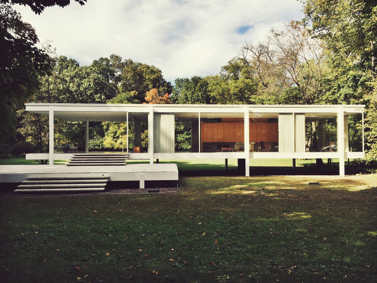 The Farnsworth House in Plano, Illinois.Mies van der Rohe’s master piece.