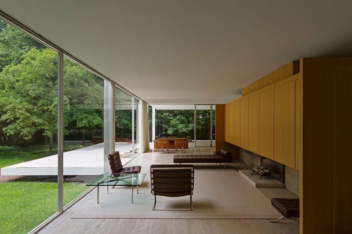 The Farnsworth House in Plano, Illinois.Mies van der Rohe’s master piece.