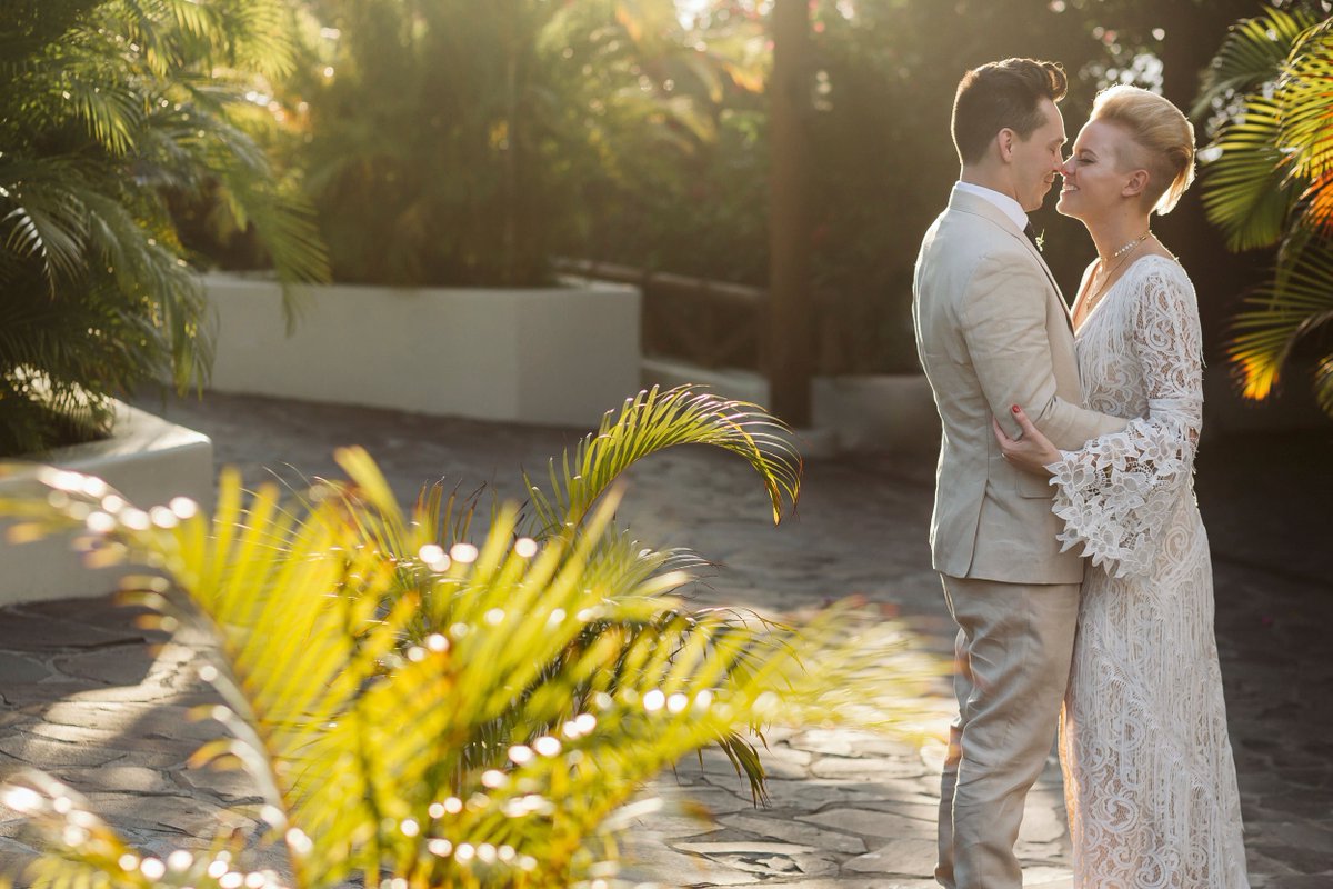 eawedphoto's tweet photo. Showered in gold
#gold #groom #bride #couplesgoals #portrait #greenery #boho #chic #PhotoOfTheDay #love #puertovallartaphotographer #sayulitaphotographer #eawedphoto #sanpanchophotographer #wedding #destinationwedding #cabosanlucasphotographer
More photos: https://t.co/d7KC0t1g5n https://t.co/1oNFPe9jZ9