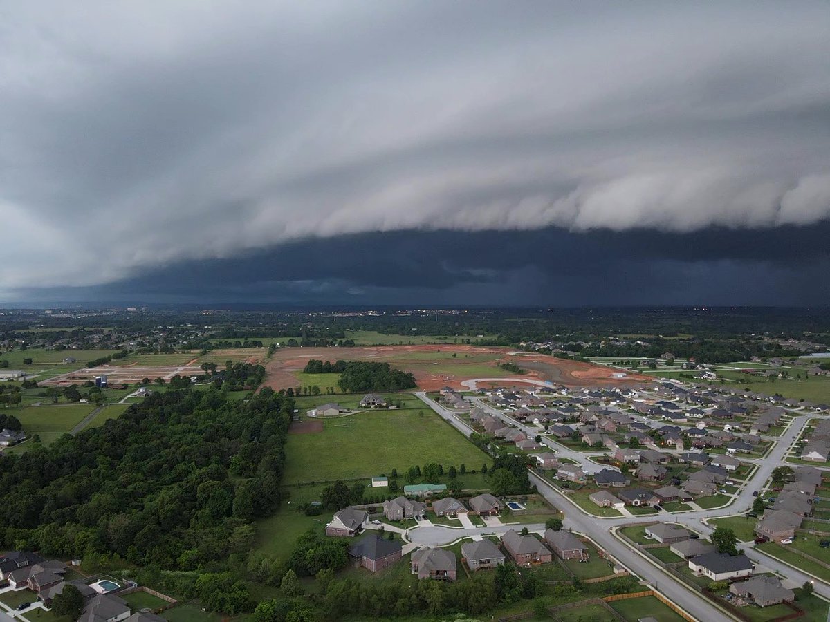 RhysMoore19's tweet photo. @weatherdan shot above Legendary subdivision in Springdale facing South and West https://t.co/LFwMG6w3t0