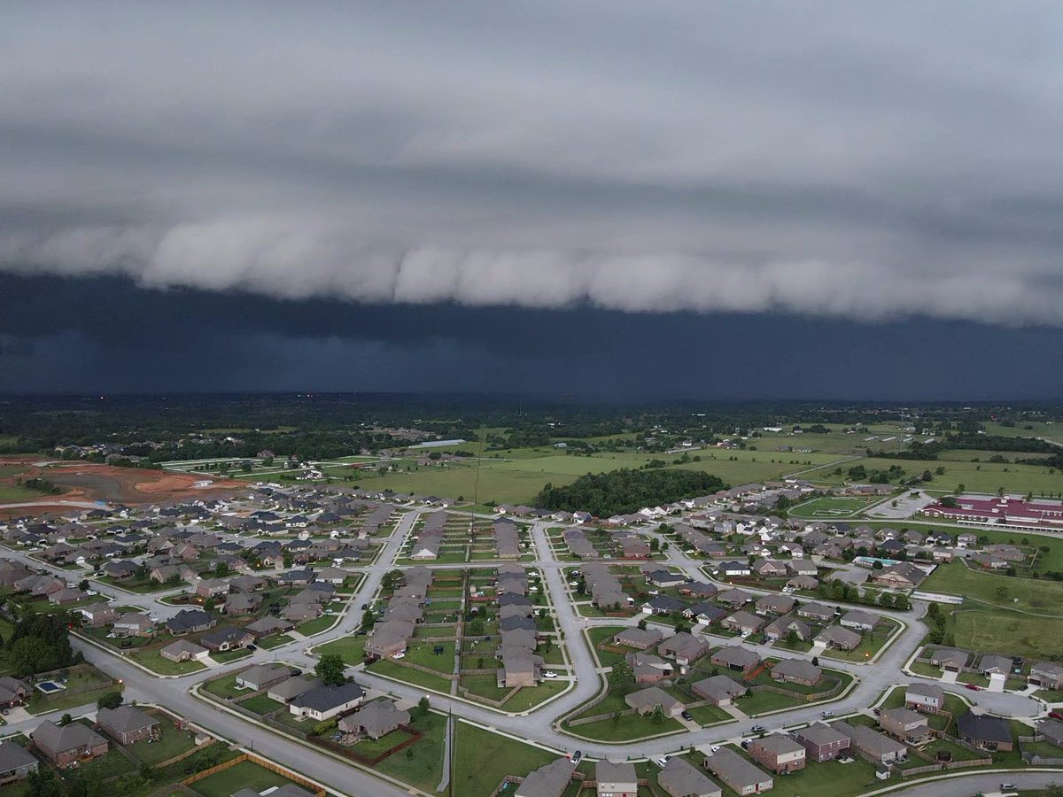 RhysMoore19's tweet photo. @weatherdan shot above Legendary subdivision in Springdale facing South and West https://t.co/LFwMG6w3t0