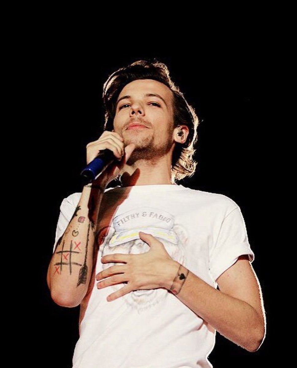 louis tomlinson and the way he puts his hand on his tummy a short thread