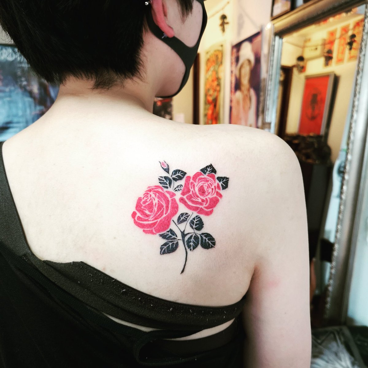 東大阪市タトゥー 仁童文身 Twitterissa 薔薇の刺青 自然なデザインに見えますが 輪郭を逆抜き 地肌を輪郭にしています にてstab致しております 薔薇タトゥー Rosetattoo トライバルタトゥー トライバル 大阪タトゥー バラタトゥー Bodyblasttattoo