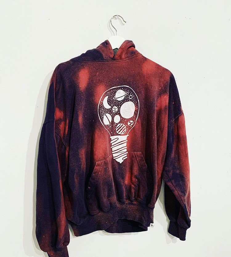 thrift_prints's tweet photo. Hello! My name is Samantha and I’m currently a college student. My mom and I found a love for printmaking and developed this brand. All designs are printed on thrifted clothing for an awesome upcycle, and no two pieces are the same. Here’s some of what we do. https://t.co/y78xzeoYaF