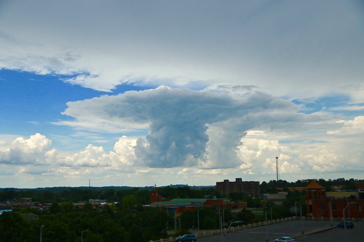 JeffWeaver9's tweet photo. @wateweather 
Not sure if these are “Anvil Clouds”, as there was a storm, to the left of this picture, in Maryville.  Or, if this is God’s way of saying “It’s 103 days until it’s Football Time in Tennessee”!!!! https://t.co/hBLC6Vy2l4