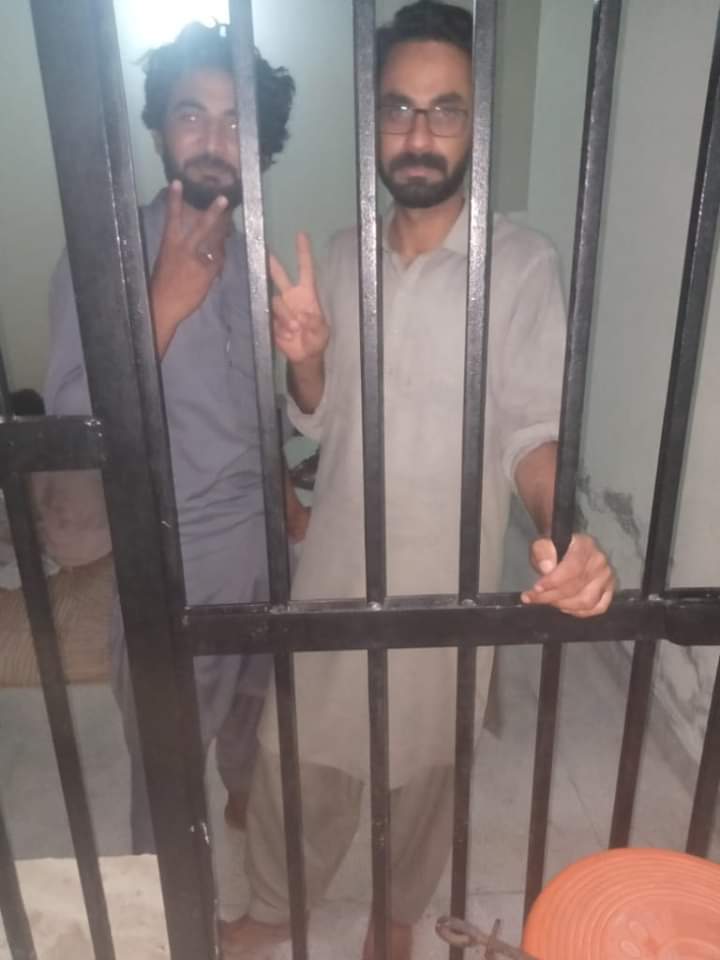 RamzanQadir's tweet photo. لیہ کی بستی جیسل کلاسرہ کے ان نوجوانوں کا جرم ؟؟
روف کلاسرہ کی جعلی دانشوری سے انکار
روف کلاسرہ کے بھائیوں کی قبضہ گیری کیخلاف مزاحمت https://t.co/WiKKNmvSgx