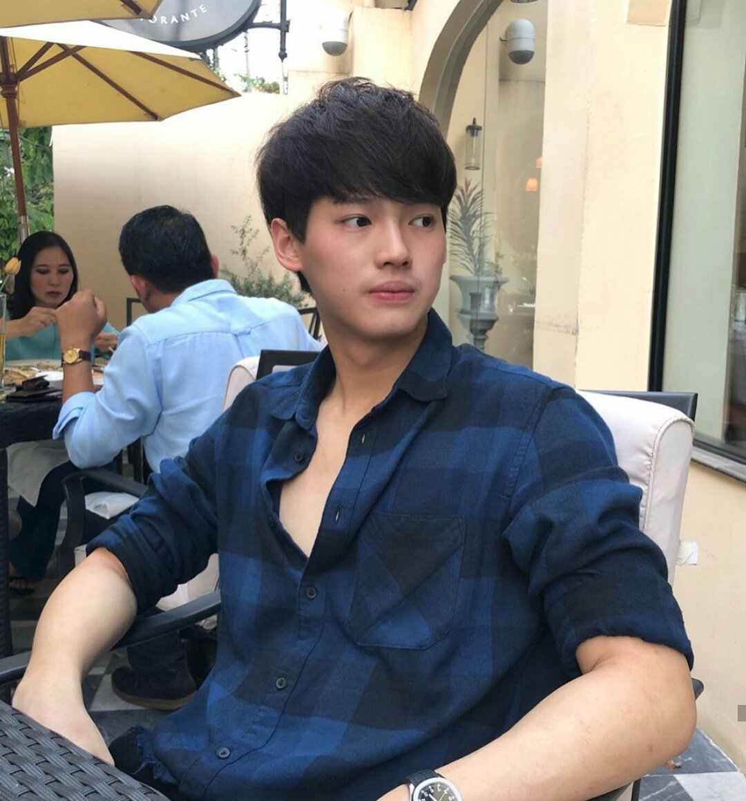 a thread of win metawin but he gets older as you keep scrolling: