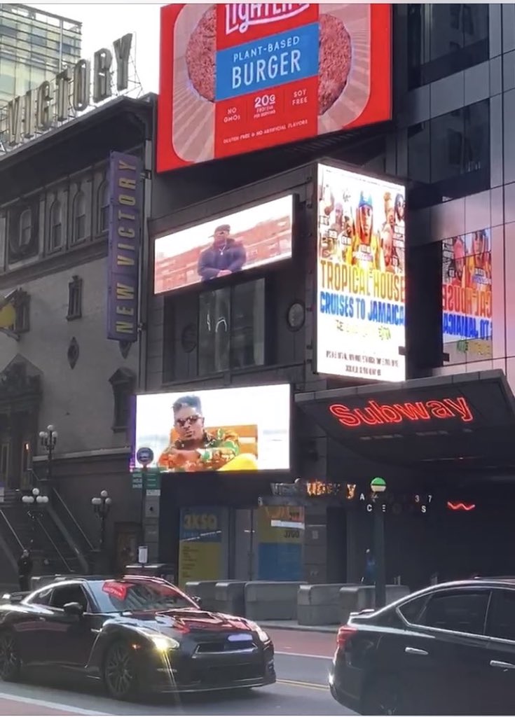 shattawalegh's tweet image. #ShattaWaleOnTimeSquare NY, helooooo Shatta Movement where are you 😂 🙌🏽🙌🏽
Big ups to the team @Beatboppermusic @contractor4 
We making history together w/ #TropicalHouseCruisesToJamaica reggae album compilation 🔥 
#AllOut #ShattaTuesdayMarket