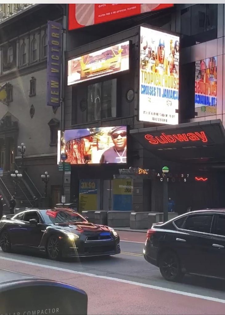 shattawalegh's tweet image. #ShattaWaleOnTimeSquare NY, helooooo Shatta Movement where are you 😂 🙌🏽🙌🏽
Big ups to the team @Beatboppermusic @contractor4 
We making history together w/ #TropicalHouseCruisesToJamaica reggae album compilation 🔥 
#AllOut #ShattaTuesdayMarket