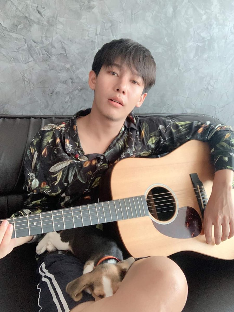 toey_apiwat23's tweet photo. คิสสสถึงกันไหมครับ

คืนนี้ มีใครอยากฟังข้าวตูร้องเพลงไหมครับ 😄🐶 https://t.co/HebfgGu9Dv