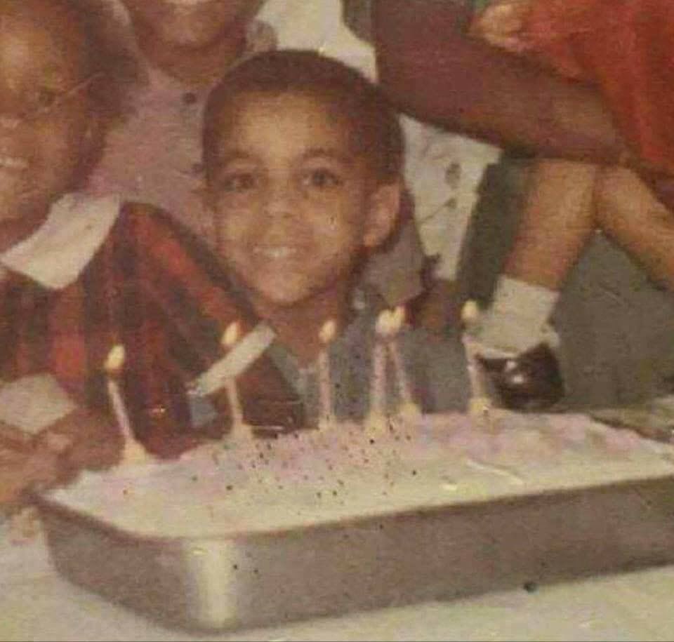 a thread of prince but he grows older as you keep scrolling