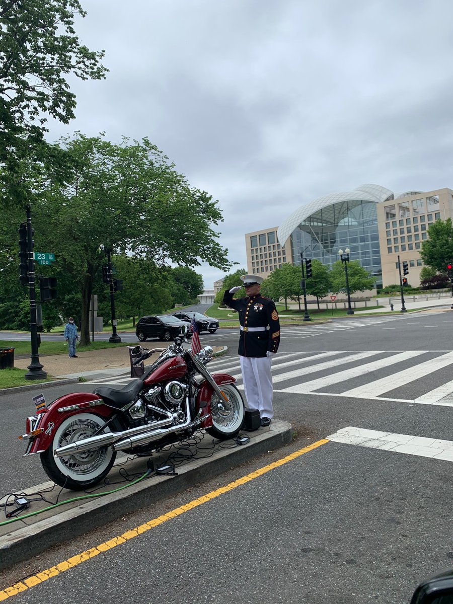 On Sunday 5/24 this <a href="/USMC/">U.S. Marines</a> SSgt was on watch at 23rd/Constitution Aves NW.  Facing the Lincoln Memorial and the heroes resting beyond <a href="/ArlingtonNatl/">Arlington National Cemetery</a>. I stopped to take his picture.  He saluted. #GodBlessAmerica #MemorialDay #SemperFi #Rollingthunder