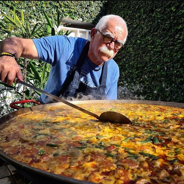 Don Medorio preparando la botana para #lamesareñoñaenvivo
#teextrañamosmedorio 😔 <a href="/franco_esca/">Franco Escamilla</a>  <a href="/SERGIO_MEJORADO/">sergio mejorado</a>
