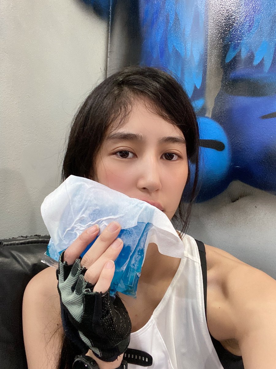 ได้กลับมายิมที ปากแตกเลยจ้าา ฮือออ