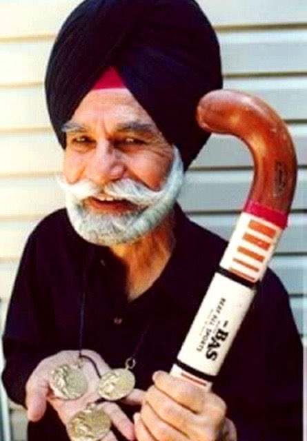 SwatiLakra_IPS's tweet photo. Farewell #BalbirSinghSr 
Won 3 Olympics Golds in #hockey 
🥇London 1948 
(What a proud moment it must have been for India to defeat Great Britain 4-0 after gaining independence from their rule)
🥇Helsinki 1952 
🥇 Melbourne 1956 

#BalbirSinghSenior https://t.co/dGndB08xfp