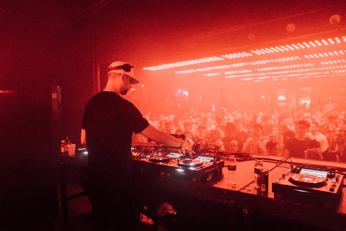 majesticdetroit's tweet photo. Sure wouldn't mind if we were Repopulating Mars right now at the Magic Stick ๐จโ๐๐ฉโ๐ @RepopulateMars #MovementDetroit #MovementWeekend https://t.co/oZrG447XbB