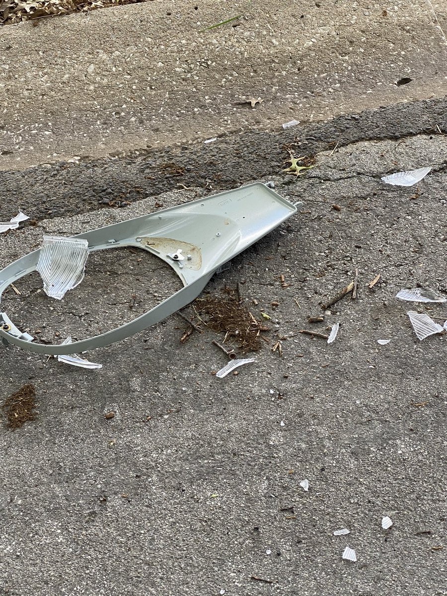 Rethmeyer's tweet photo. @KCMO311 reporting a street light with shattered casing. SBQ-0571 is the pole #. Location: near 117th Ter on 118th st 64114. https://t.co/ZuIEV3dPjf