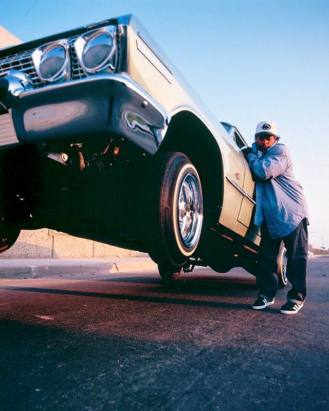 pedestrian's tweet photo. Eazy-E https://t.co/wpY7BgC8Ac