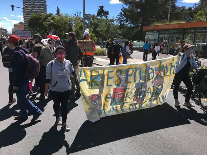 Revuelta_EC's tweet photo. Gobierno escucha, artes está en la lucha!
#QueSeVayanTodos
#25Mayo
#EcuadorEnResistencia
#LeninElPuebloDiceBasta
#Quuto
#NOalRecorte
@wambraEc @LaPosta_Ecu @Primicias @Expresoec @Lenin @mariapaularomo @RichardM_A @juanseroldan @eluniversocom @el_telegrafo https://t.co/2wXdlEZLeA