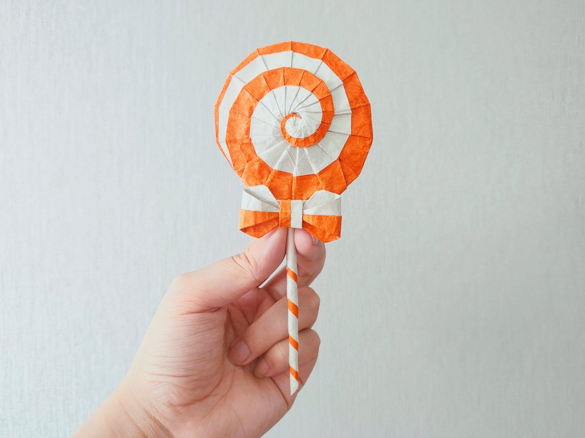 TodayDoOrigami's tweet photo. #origami #折り紙 
棒棒糖(Lollipop)
Designer：Tony Wang 
📂：me
This is a interesting design https://t.co/p9iHVeKg7R