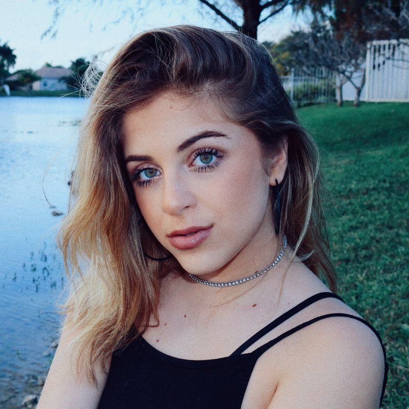 a thread of Ariel Martin smiling but her smile gets bigger as you keep scrolling ♡ @BabyAriel