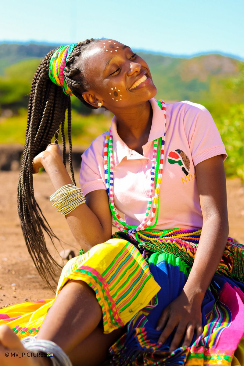 ntombhiyamutson's tweet photo. Miehleketo Ya wena yi fana na misava yo nona exirhapeni, swi le ka wena leswaku u lava ku byala Mbewu ya njhani. Tiva leswaku loko u byala Mbewu yo bola emiehleketweni ya wena u ta tshovela swilo swo bola kambe loko u byala leswinene uta tshovela leswinene🌻♥️ https://t.co/Gv65FpP1PQ