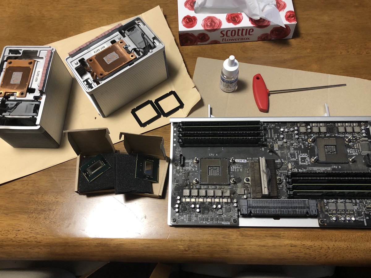 KazTakagi0305's tweet photo. 手術中です。(笑)
#MacPro2009 #cpu換装 https://t.co/sUA1flRsYo
