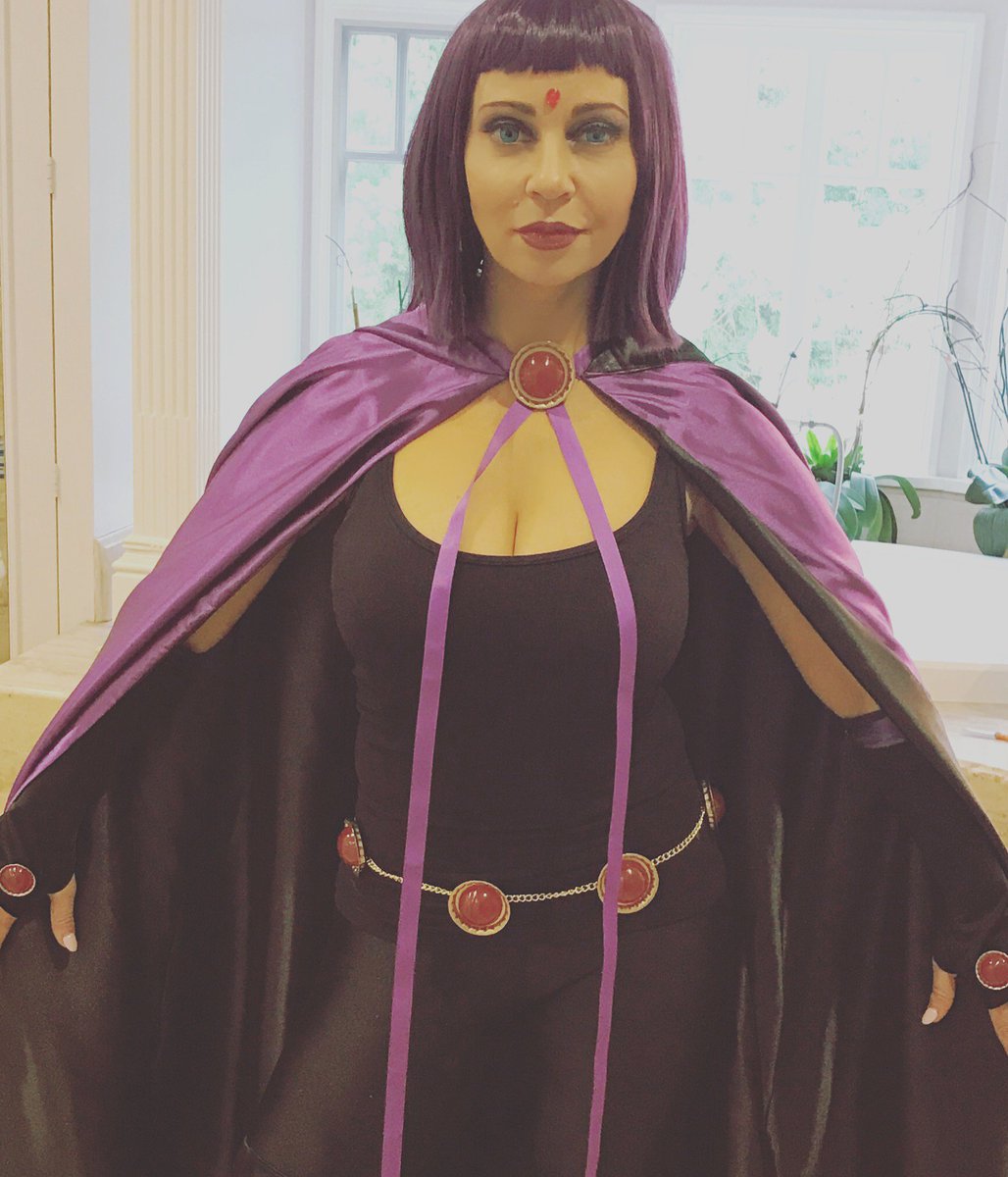 DC_Animated's tweet photo. When DC voice actors cosplay the characters they voice >> https://t.co/RGcTRGlzkS