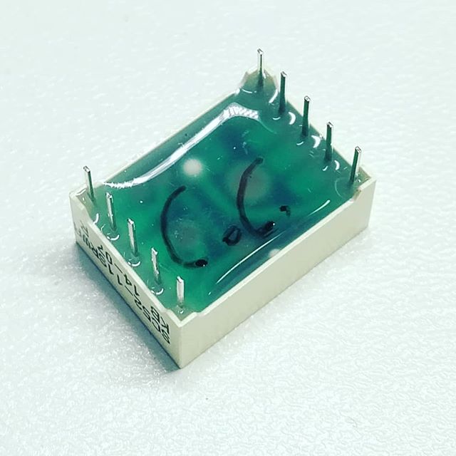 tamhanna's tweet image. Mark each #sevensegmentdisplay after purchase. Keeping #commonanode and #commoncathode topologies apart becomes a nuisance otherwise - I always use a soft pen and paint it on the bottom.
#sevensegment #numericdisplay #leddisplay #redled…
📸 instagram.com/p/CAo1MsLjT3w/