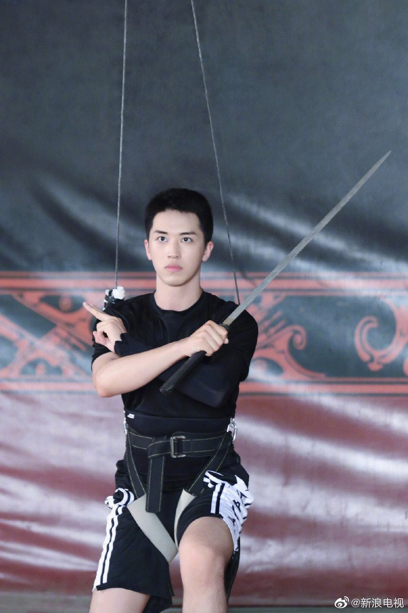 dramapotatoe's tweet photo. New pics of #TimmyXu hard at work as he practices action scenes for the currently filming #DaTangMingYue, which is also his first historical drama 

#xuweizhou https://t.co/T2veJ3G5gD
