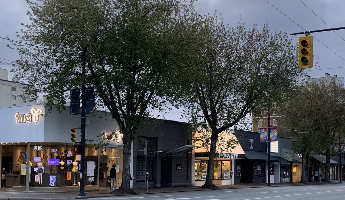 juliamarblefaun's tweet photo. Between 12 and 13th on Granville.
5/10 spaces empty and it’s only May.
Doesn’t bode well.

#retailapocolypse #COVID19 https://t.co/zKGxnmYSpM
