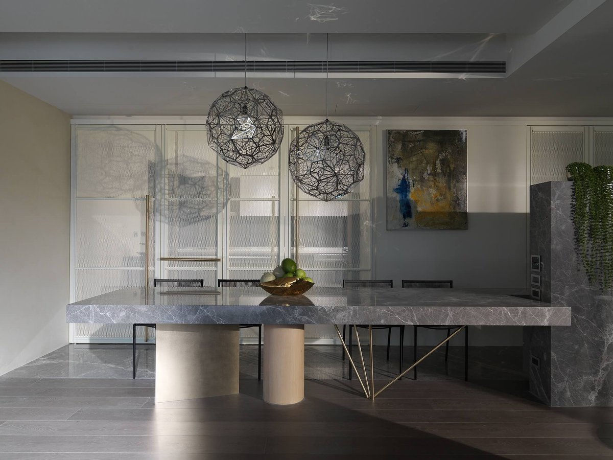 A home should always reflect a family’s unique taste, whether in small decor details or the overall look and feel of the space.
-
📷Kyle Yu