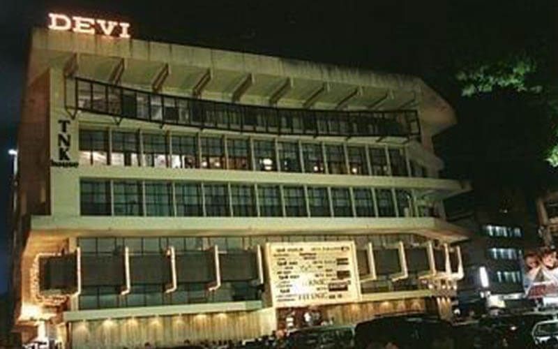 FCompanionSouth's tweet photo. #50YearsOfDeviComplex #Chennai Read @baradwajrangan’s ode to theatre love, which is different from movie love #DeviParadise #DeviKala #DeviBala https://t.co/CyExBJSG43 https://t.co/383vsjrPem
