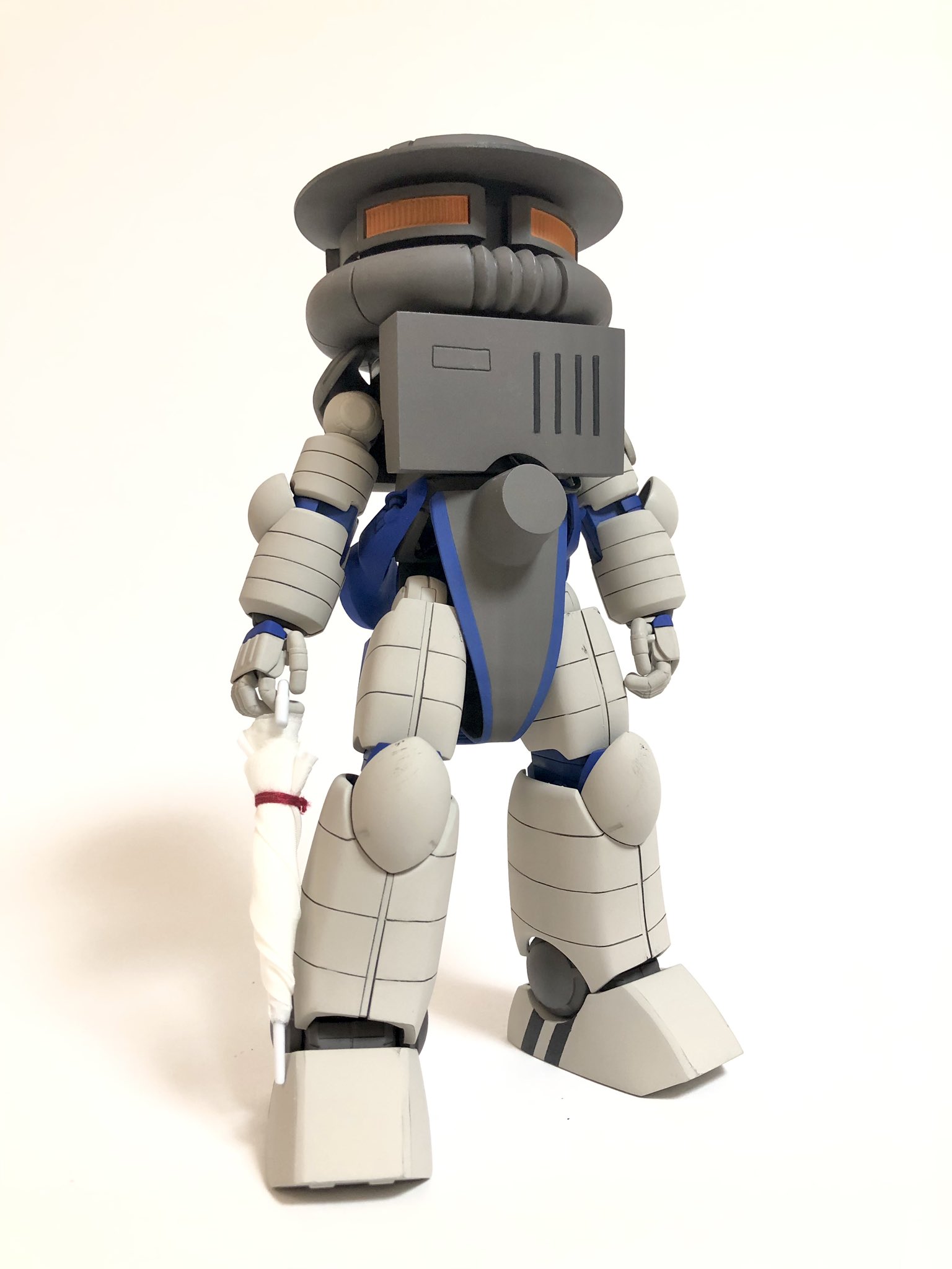 おしゃかな ターンエーガンダムより ムーンレイスの宇宙服できました この渋い宇宙服が出てくる場面の中で グエン卿がリリ嬢の髪の毛迷惑そうに詰め込んでるところが1番好きで ずっと欲しかったので自粛期間を使って制作 フルスクラッチは無理