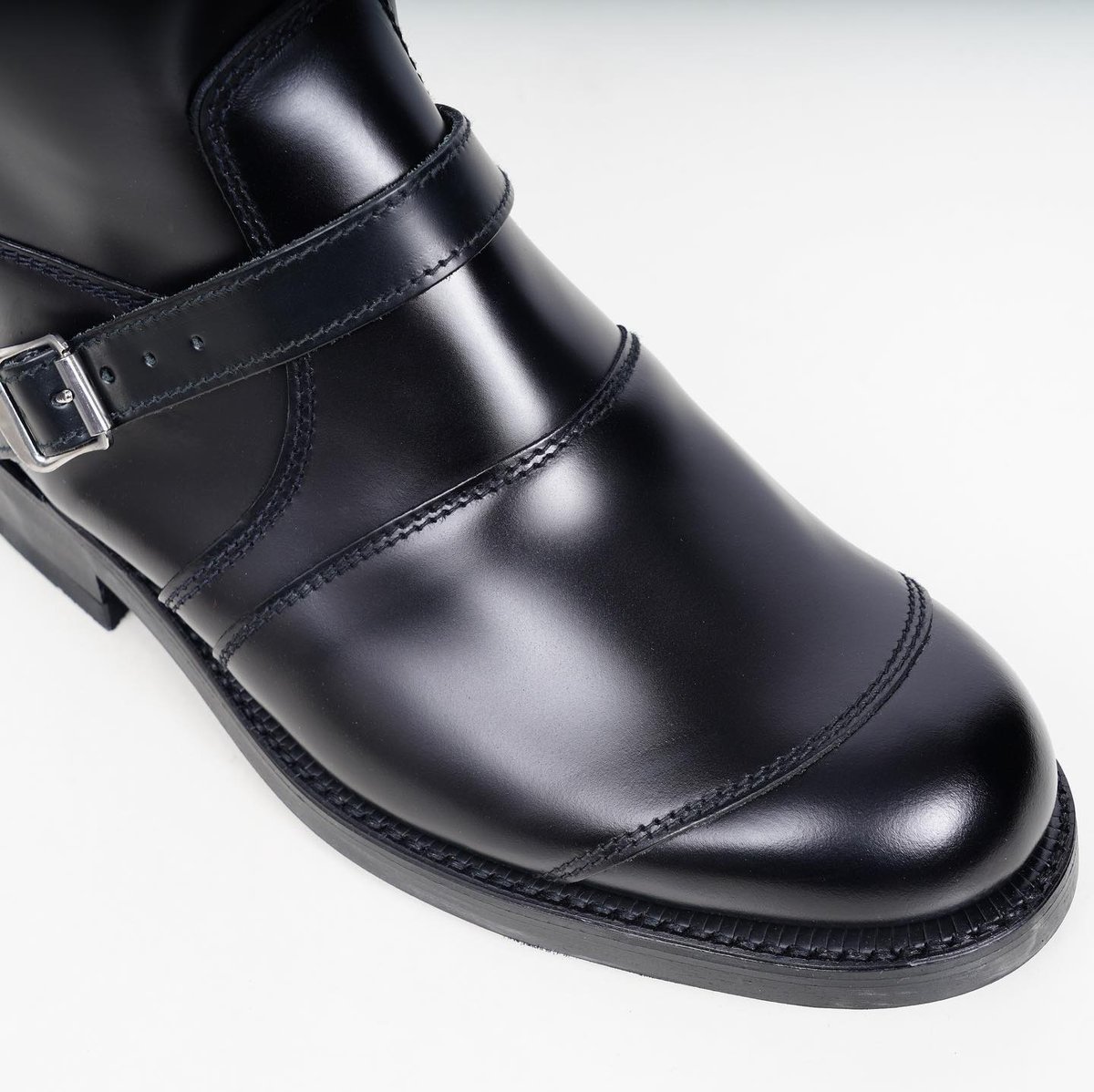 LewisLeathers's tweet photo. W10 Westway Boots, a shorter version of our classic Motorway boot with whilst retaining its practicality and style. Hand made in Northampton from polished Bull hide.
https://t.co/Tqwj5GNc4k
#lewisleathers #W10Westwayboots #Bullhide https://t.co/Q0T6kVlX3h