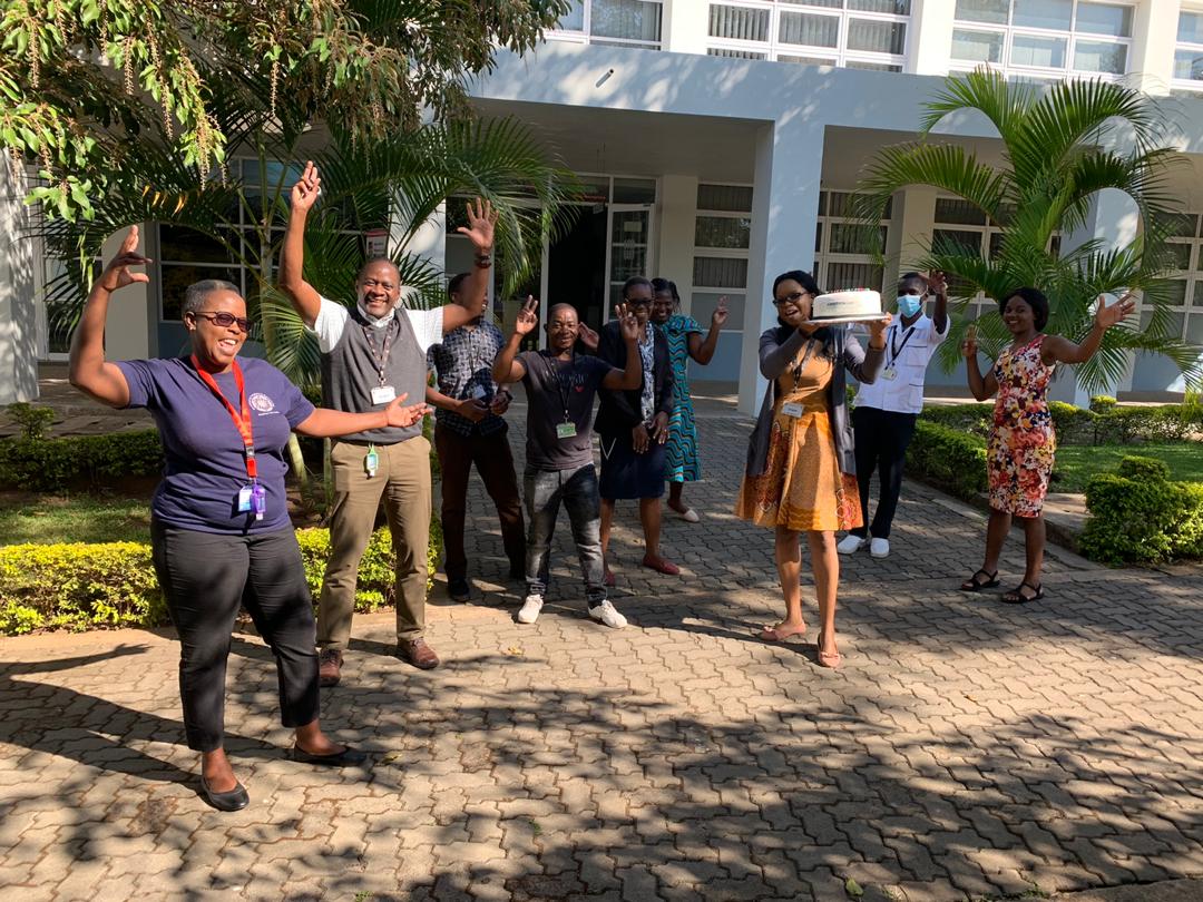 KatharineStott's tweet image. HUGE congratulations to this wonderful Ambition study team in Blantyre, #Malawi for recruiting 100 patients with #cryptococcal meningitis. A well deserved socially distanced celebration for @DrMommyMel and team @ambitioncm2020 @MlwTrust @LSTMnews @livuniresthemes @livuniHLS