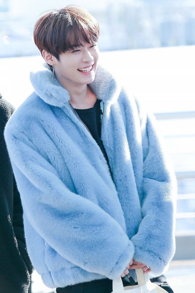 a thread of lee minho smiling to cure your soul ;;