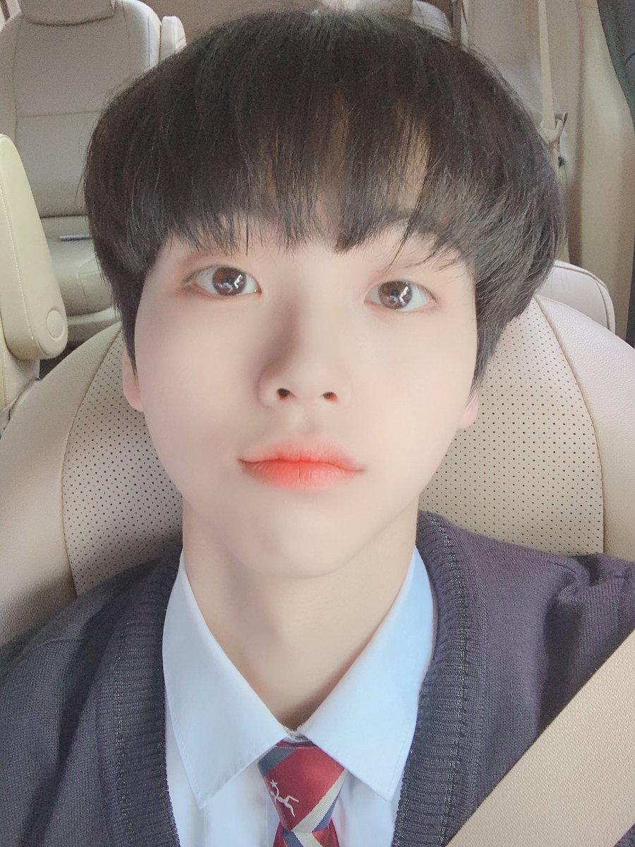 CRAVITY_twt's tweet photo. 러비티~ 저녁 드실 준비하시나요?
저희 몬스타엑스 선배님들이FANTASIA라는 노래로 컴백하셨는데
되게 좋아여!!저도 지금 듣고 있는 중이에요 ㅎㅎ
오늘의 나의 추천곡??ㅎㅎㅎ
몬스타엑스 선배님 멋있는거 다하시면  저흰 뭐해요..ㅠㅠㅎㅎㅎㅎ

#크래비티 #형준 #몬스타엑스 #FANTASIA https://t.co/ZPODTnBu2G
