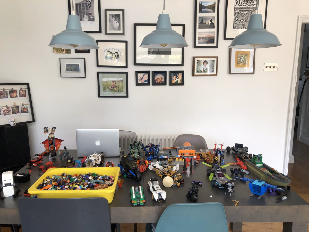 zoefolbigg's tweet photo. Thanks for the workspace guys 🤷🏻♀️ #amediting #somewhereinthere https://t.co/skfrtqE2b2