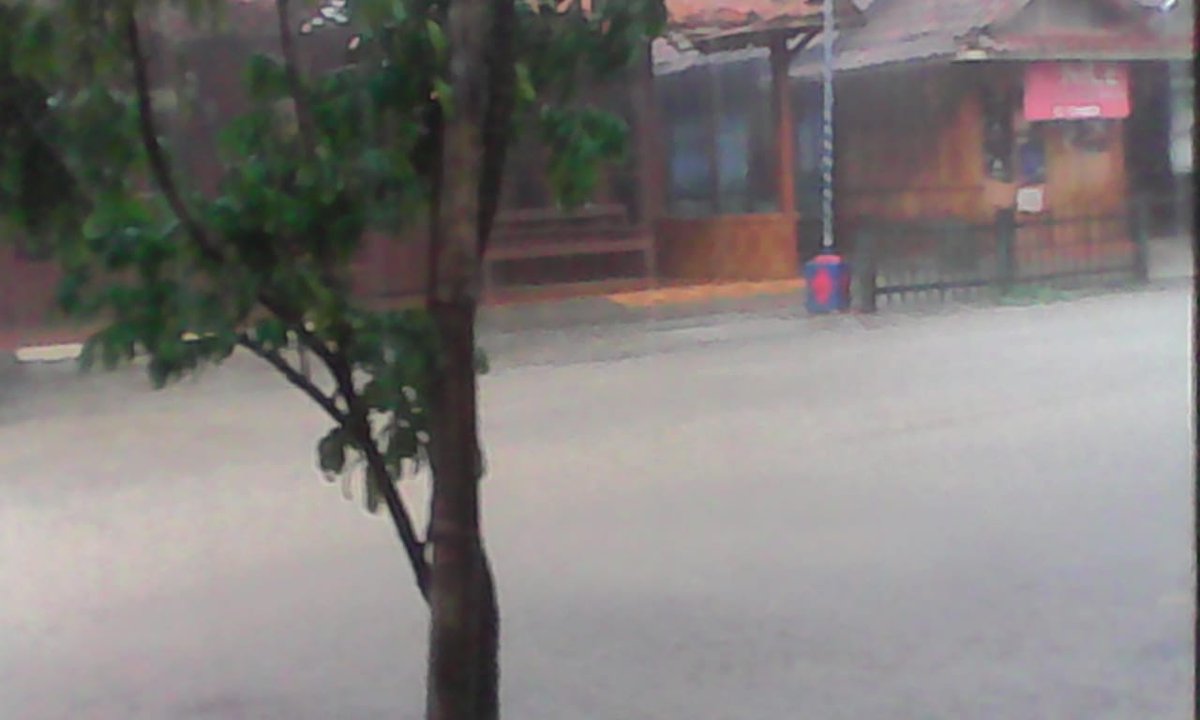 Hujan hari ini ,jalan raya sumber peting ,RT 03 RW 02,
<a href="/sam_gautama/">samgautama karnajaya</a> 
<a href="/AriefRohman_838/">BUPATI BLORA</a>