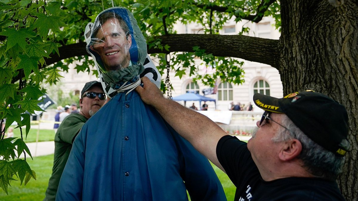 'Protesters were accusing Gov. Andy Beshear of tyranny for his efforts to curb the coronavirus pandemic. #AndyBeshear' bit.ly/3d59XGC