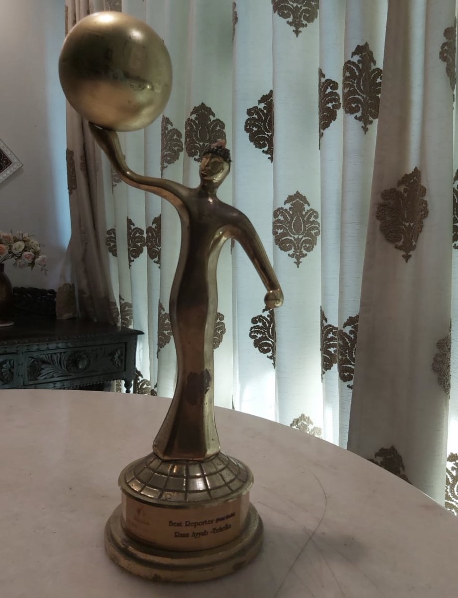 kunalkamra88's tweet photo. We’re around 3 lac short of our target &amp; the courageous @RanaAyyub pitches in with her first national trophy she won in 2008. The NBC news makers achiever’s award 
To bid for this - https://t.co/xm5mNd2qDZ 
Also Maro RT https://t.co/Y6Lum19VjT
