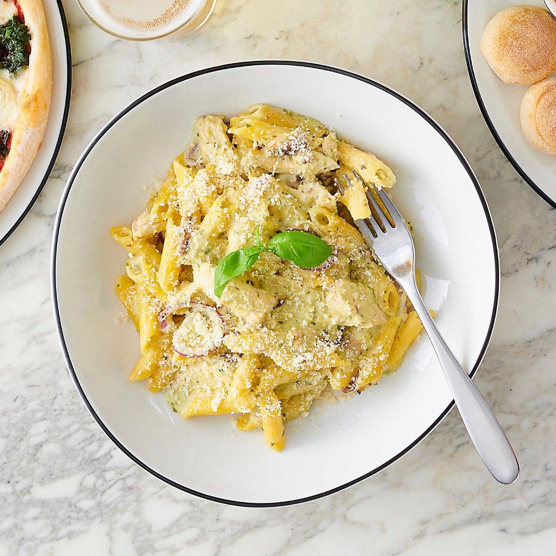 PizzaExpress's tweet photo. Pollo Pesto ingredients:
Whole milk
White onion
Butter
Plain flour
Basil &amp; pine kernel pesto
Cup mushrooms
Red onion
Cooked chicken
Penne pasta - or any other pasta you have
Mozzarella
Gran Milano - or any Italian hard cheese
Basil

#StayHome #HomemadeFavourites https://t.co/oc7pqz6FzQ