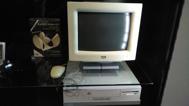 nixcraft's tweet photo. Linus Torvalds's old Ambra Sprinta 486 system that he used 1993-1994 for Linux kernel. On display in the museum at the University of Helsinki. Linux gone beyond IT world. Credit https://t.co/OSQBMSNzgX #History https://t.co/yiioRtYK6T
