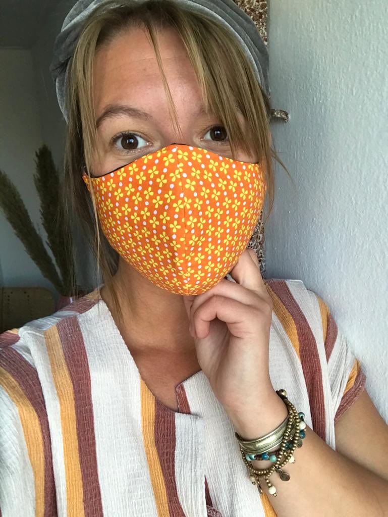 moederalcohol's tweet photo. @RubenBunskoeke Hoi! Ik maak mondkapjes om te sparen voor een bus. Je mag zelf kiezen wat ze kosten! https://t.co/Cuq51A6CpV