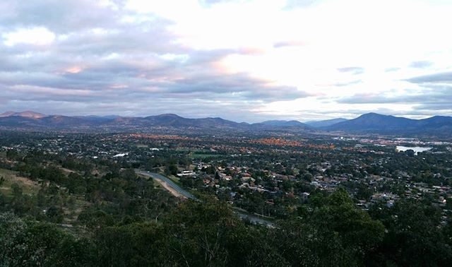 Natalie_Rose_89's tweet photo. Mt Taylor 🗻 #hikes #canberra #nature #canberrawalks #canberrahikes #mountain #hill #steep #fitness #mycanberra #weekdaywalks #winteriscoming

📸 https://t.co/KdemmWh1fj via https://t.co/caQNgsZP1E https://t.co/sLMwM5xM6i