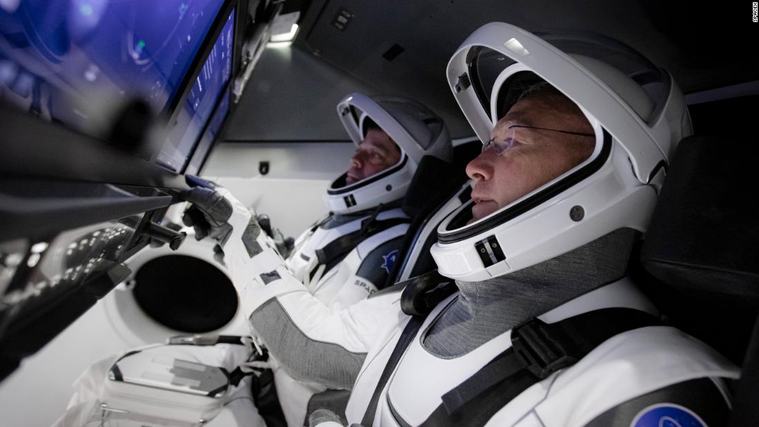 gibrus's tweet photo. SpaceX fa la storia, domani la missione epocale Demo-2 | se volete seguirlo con noi, dalle ore 22 sarò in diretta streaming con @3lenante https://t.co/5lvLnjNx81 di @HDblog https://t.co/2iII3E38ME