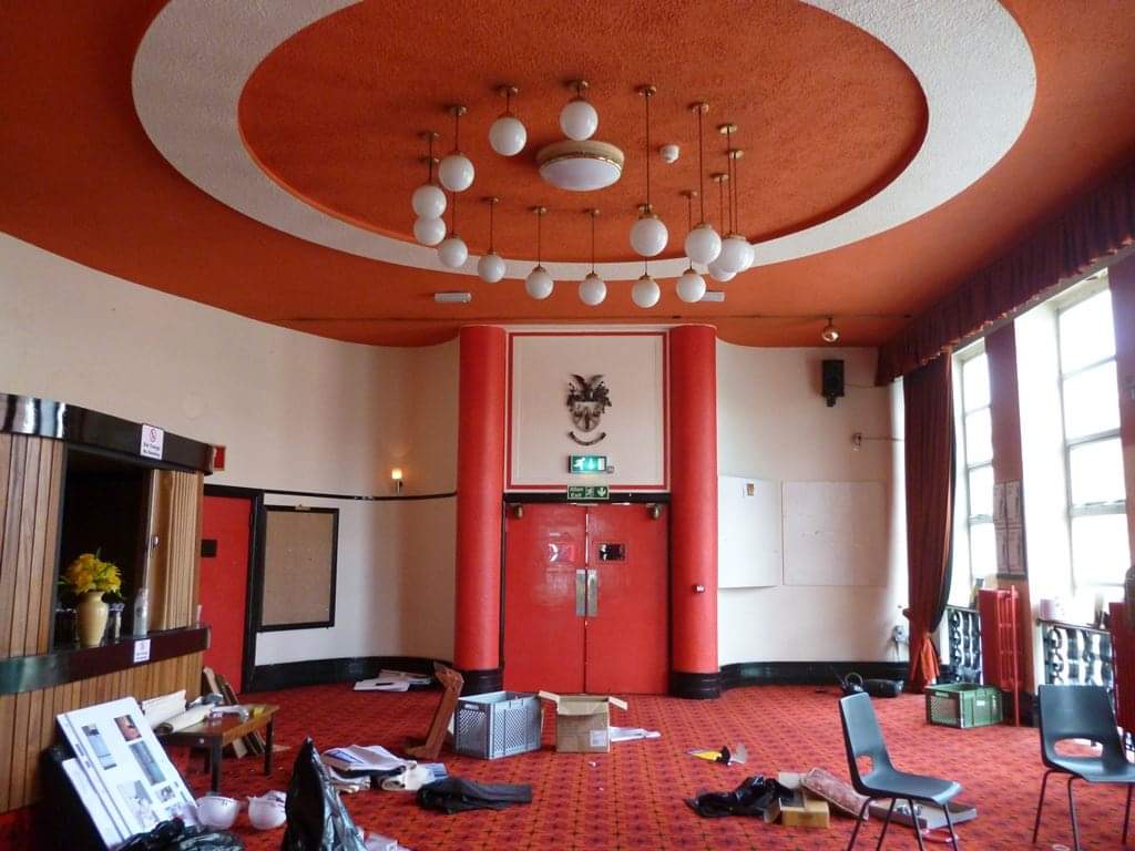 Calonlive's tweet photo. Our upper circle bar at various stages, ending at its most recent restoration. 

#savetheoldllanelliodeon #llanelli #carmarthenshire #artdeco #artdecocinema #artdecoodeon #odeon #cinema #restoration #artdecodesign #artdecostyle #socialhistory https://t.co/78iAbL5GLg