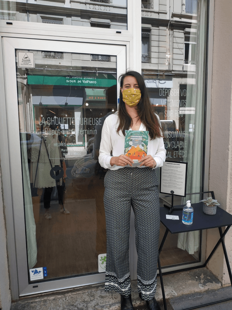 TheGreenerGoodF's tweet photo. 🟡 Où trouver le Guide pour #Consommer #Responsable à #Lyon et ses environs ? 
Rendez-vous 123 Rue Sébastien Gryphe à Lyon 7, chez La Chouette Curieuse @lcclyon, dépôt-vente de #vêtements féminins ! https://t.co/dVTA5PVSNV